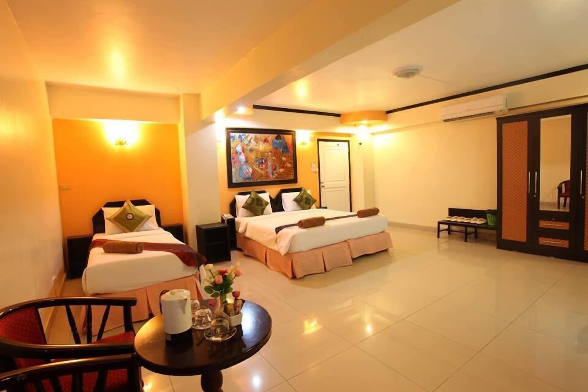 Home Pattaya Hotel Exterior photo